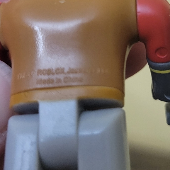 2/$10 Roblox Toy Figure Red Shirt & Hat Brown Vest Character - Picture 6 of 6